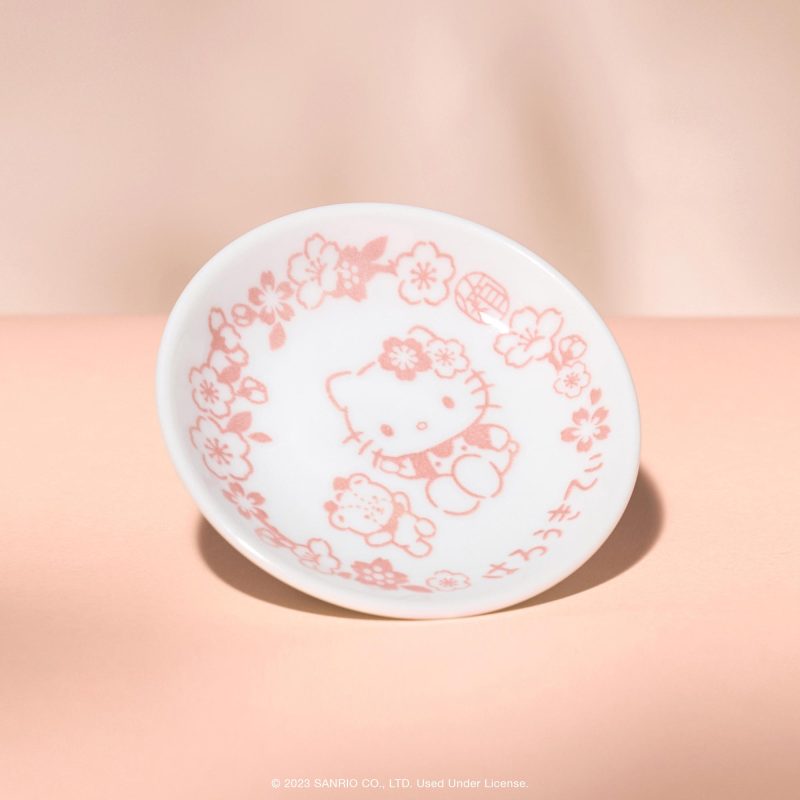 SMH10002P 01 HelloKittySnackPlate Square 39cbec69 b7f2 4e35 b56e ba4abff741c3