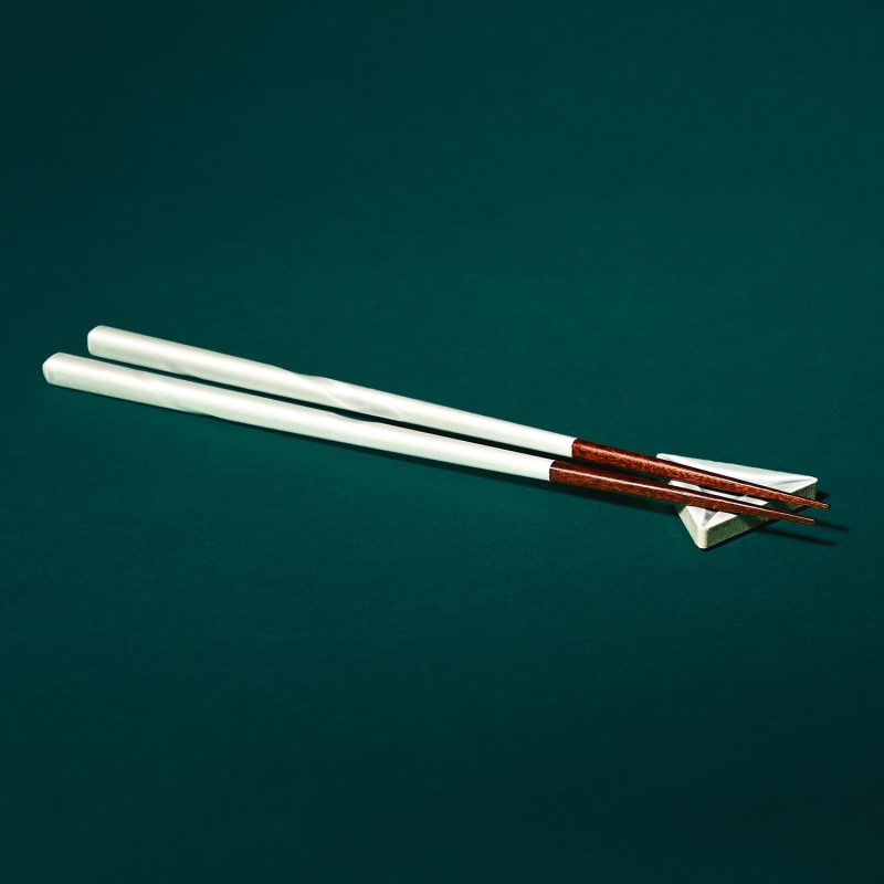 SML10464 ChopsticksandRestSetGray Product 00